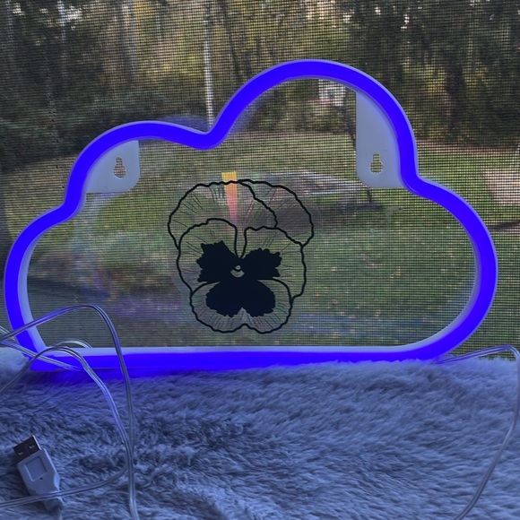 This adorable cloud LED decoration would probably look amazing in your room! - Picture 9 of 10